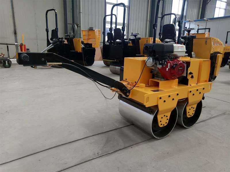 小型壓路機冬季保養(yǎng)小知識